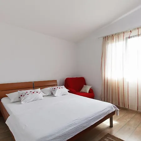 Lucy 1 Apartment