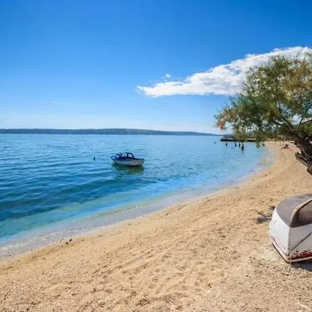 Lucy 1 * Kastela